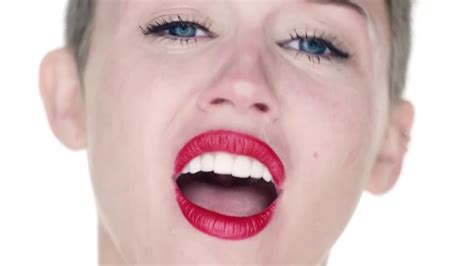 miley cyrus uncensored|Miley Cyrus Wrecking Ball directors cut has even more nudity:。